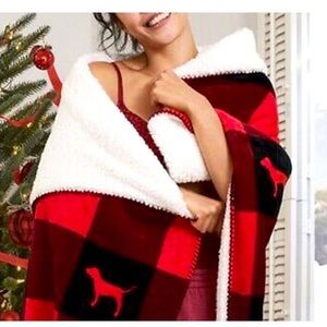 NIP. RED PLAID SHERPA BLANKET